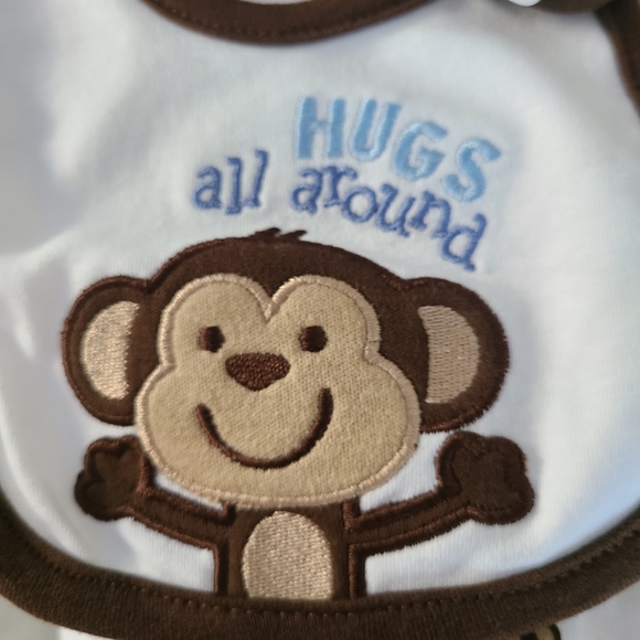 NWT 3 piece set including footless sleeper/romper, bib and hat - Picture 4 of 4